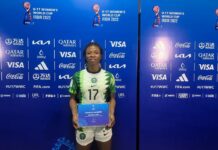 Opeyemi Ajakaye – Salary, net worth, house, boyfriend Opeyemi Ajakaye receiving an award